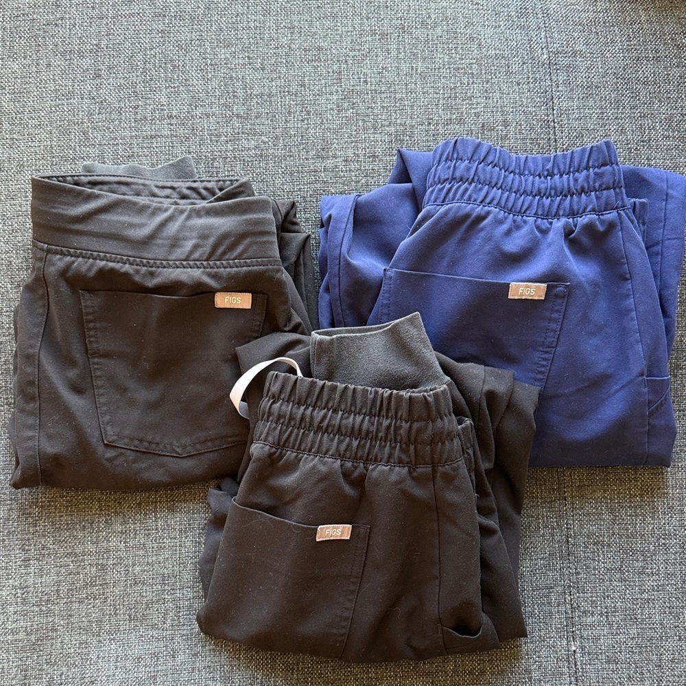Figs Women's Joggers in Black and Blue